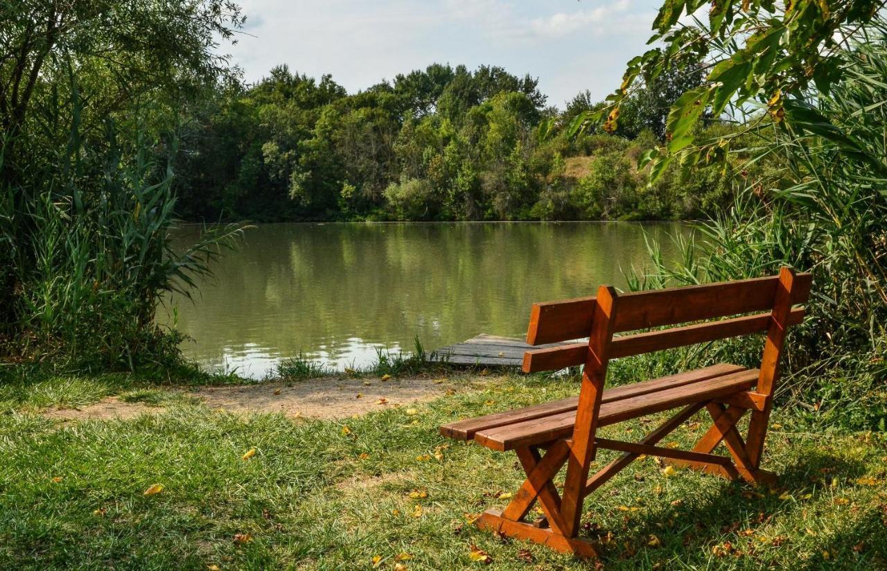 Antal-tavi Fogadó és Horgászparadicsom Szentes Exterior foto