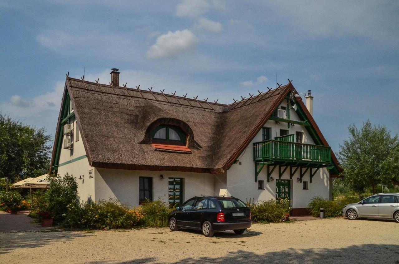 Antal-tavi Fogadó és Horgászparadicsom Szentes Exterior foto